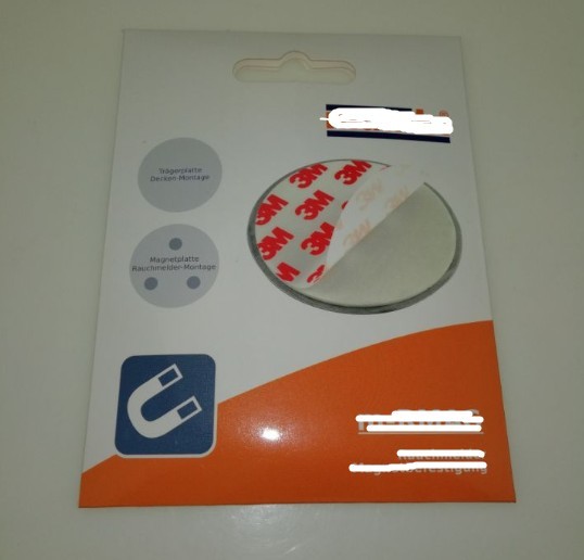 Convenient Fastening Plate for Magnetic Mounting of Smoke Detectors Used Thermometer