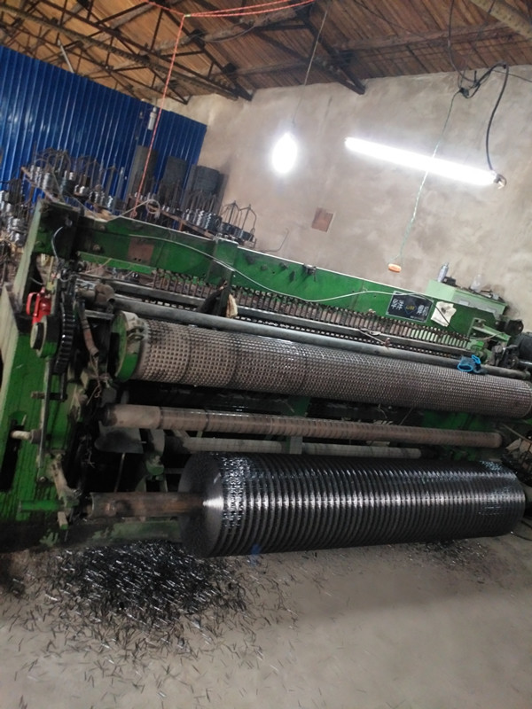 2m width full Automatic Welded Wire Roll Mesh Welding Machine Manufacture