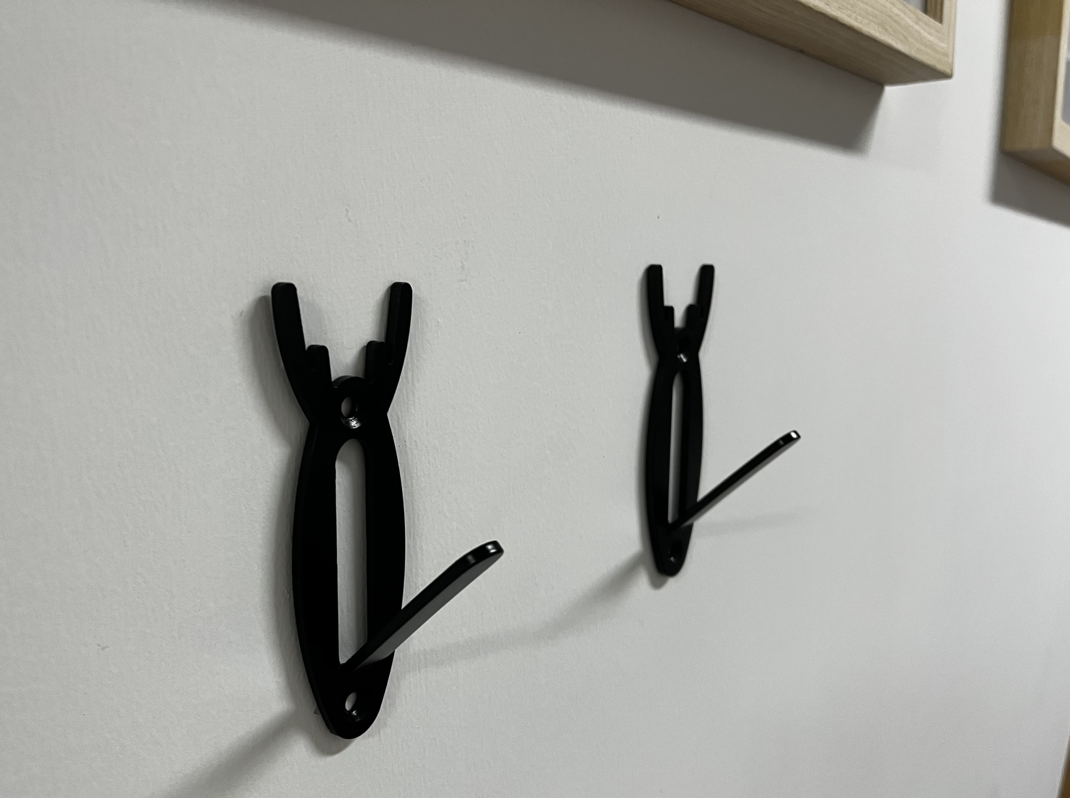 European Style Deer Hanger with Customized Thickness and Triangle Bracket Structure