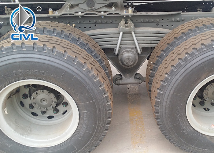 New Sinotruk Howo Tractor Truck HW 79 High Roof Cab Two Beds102 Km/H Prime Mover Used With Semi Trailer