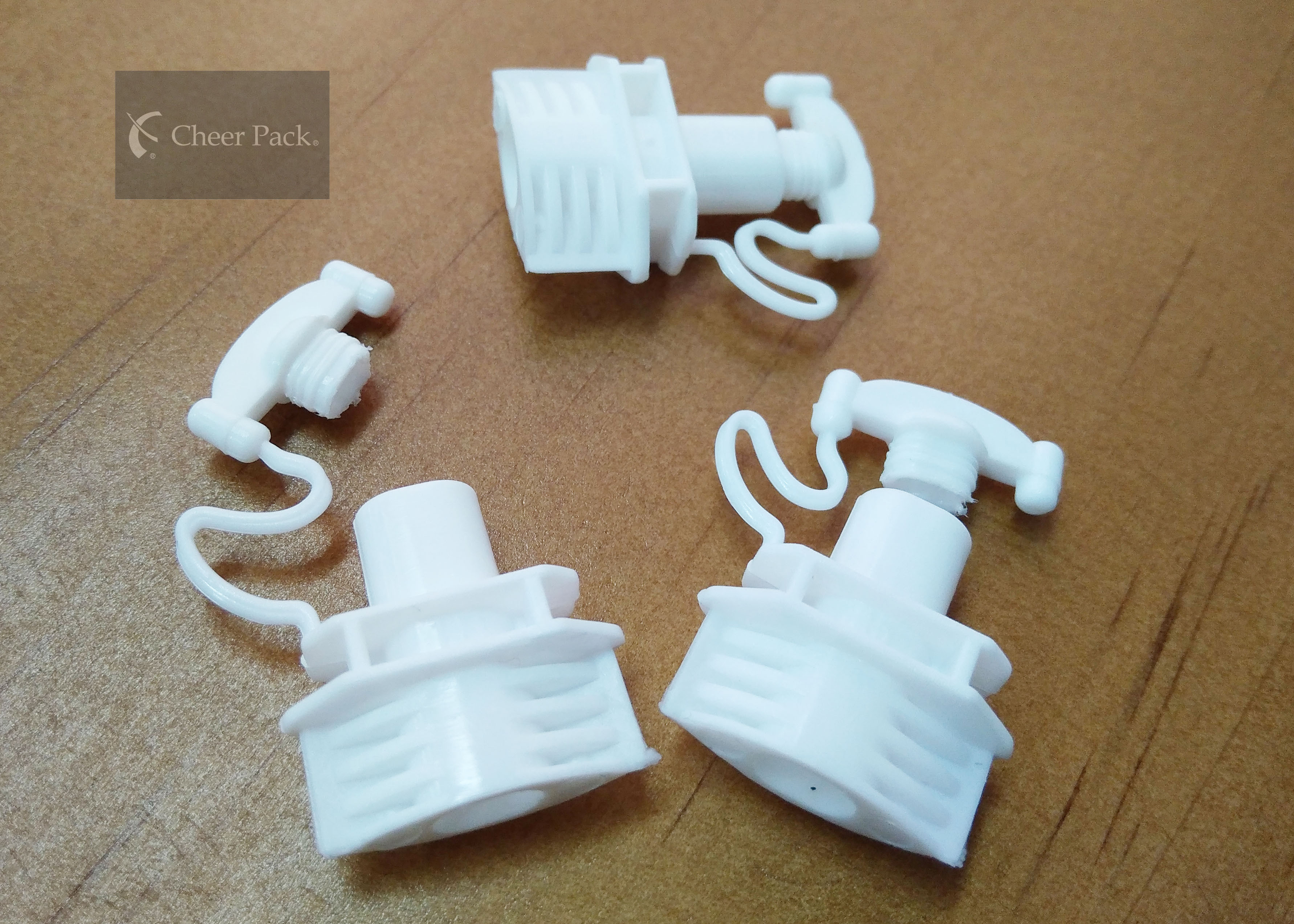 Safety Baby Food Pouch Caps Twist Off Style With 0.8*0.6cm External Size