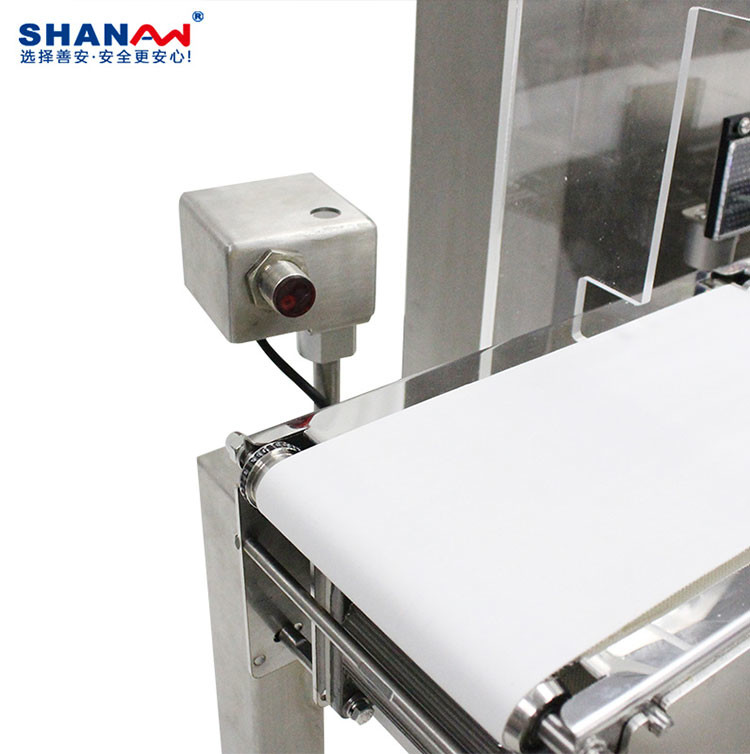 High Speed Conveyor Weight Checking Machine For Vegetables 2 Years Warranty
