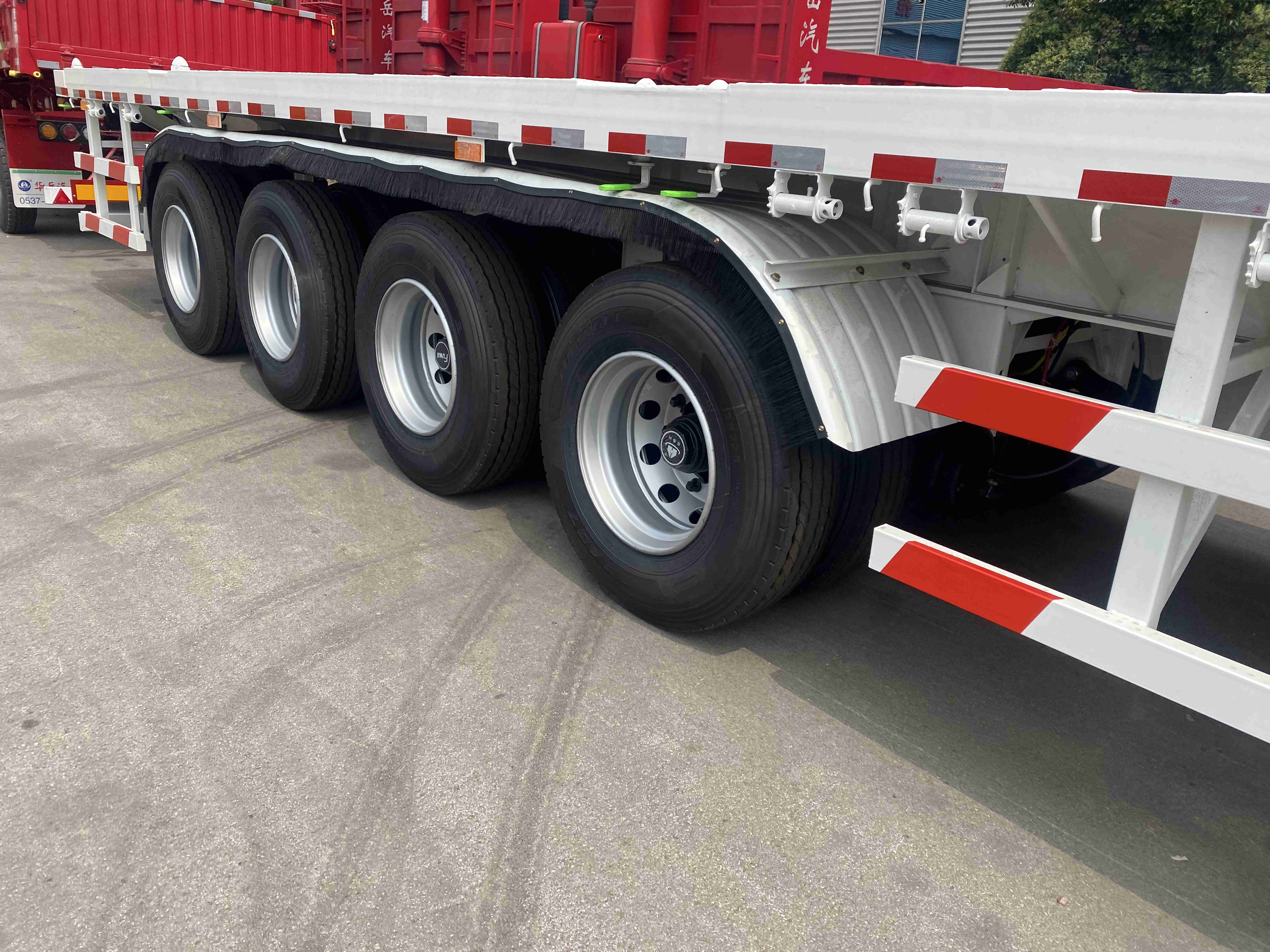 Transport Container Flatbed Semi-trailer 4-axle 100 Ton Flatbed Truck Trailer Wholesale Customization