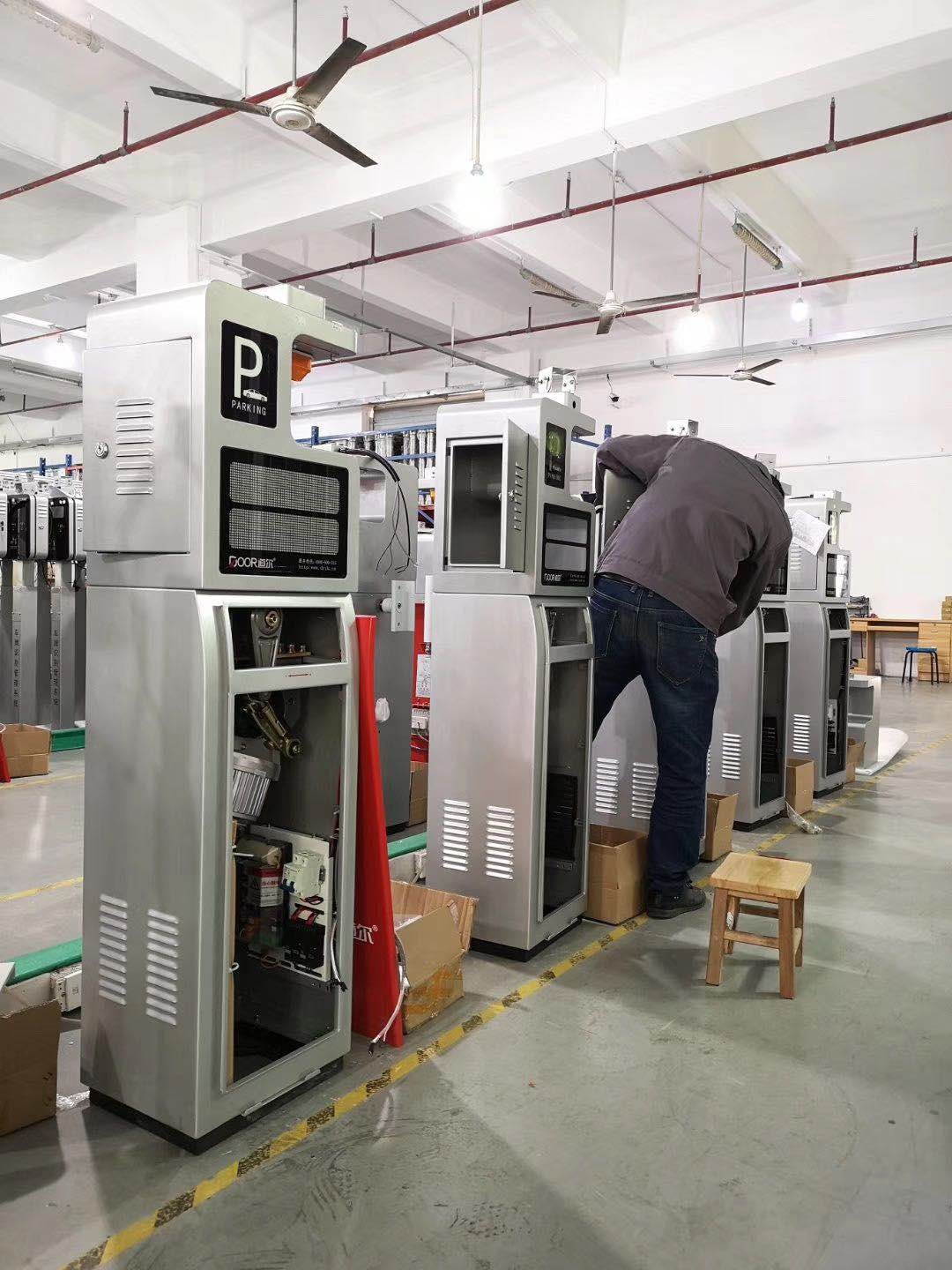120w Vehicle LPR Parking System With Fence Barrier Super Easy To Install