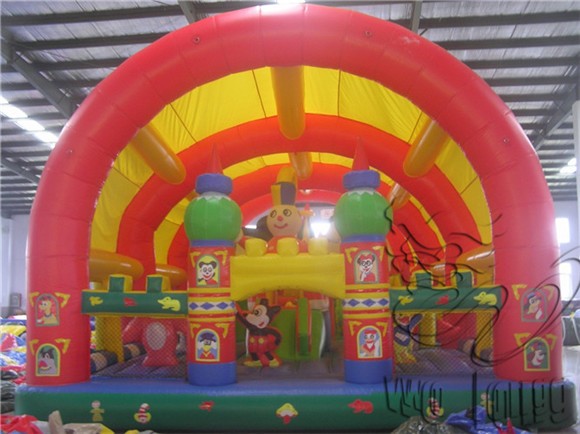 most popular inflatable castle with cover
