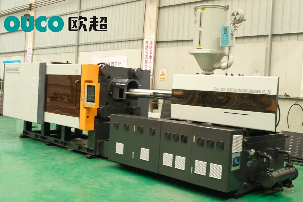 CE Bucket Injection Molding Machine 600 Ton Injection Molding Machine