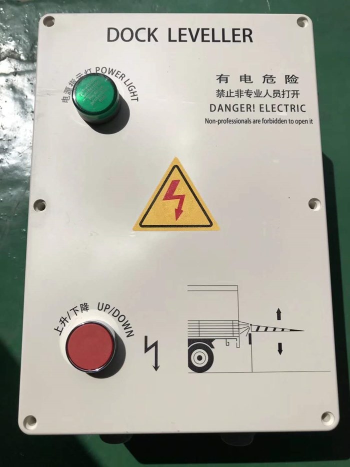 13.6T Hydraulic Dock Levelers For Forklift Working
