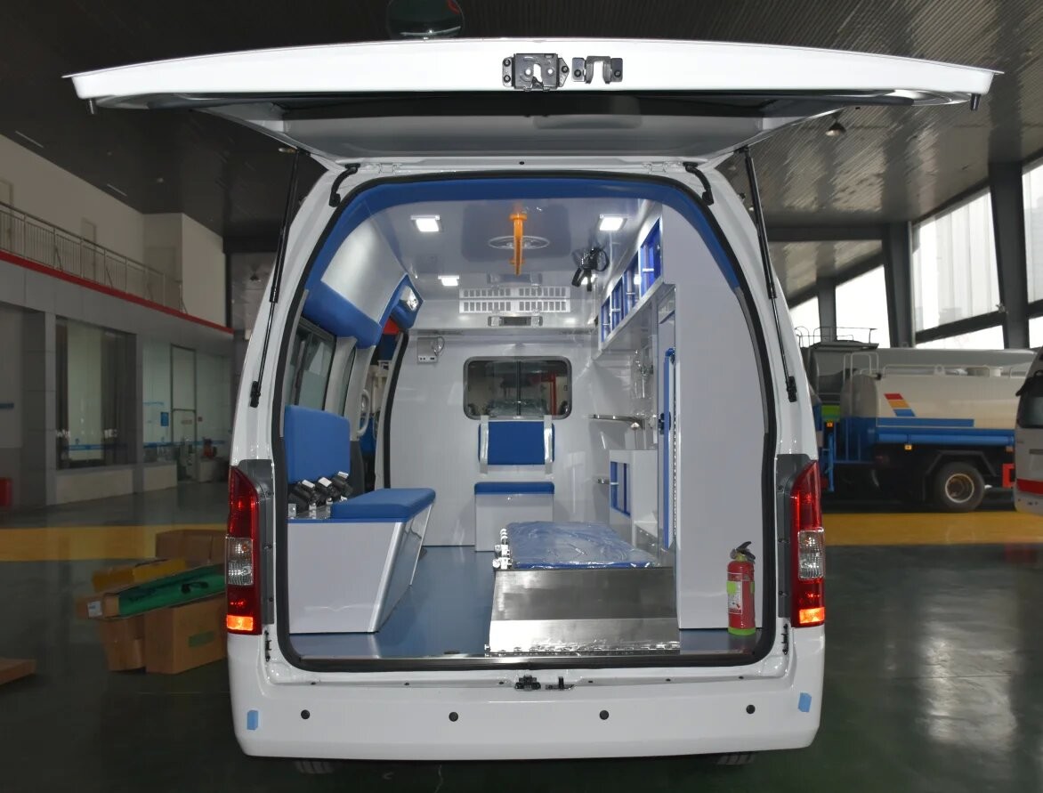 Iveco Ambulance Euro 5 Emergency Ambulance Car Curb Weight 2970 Kg Wheel Base 3300mm
