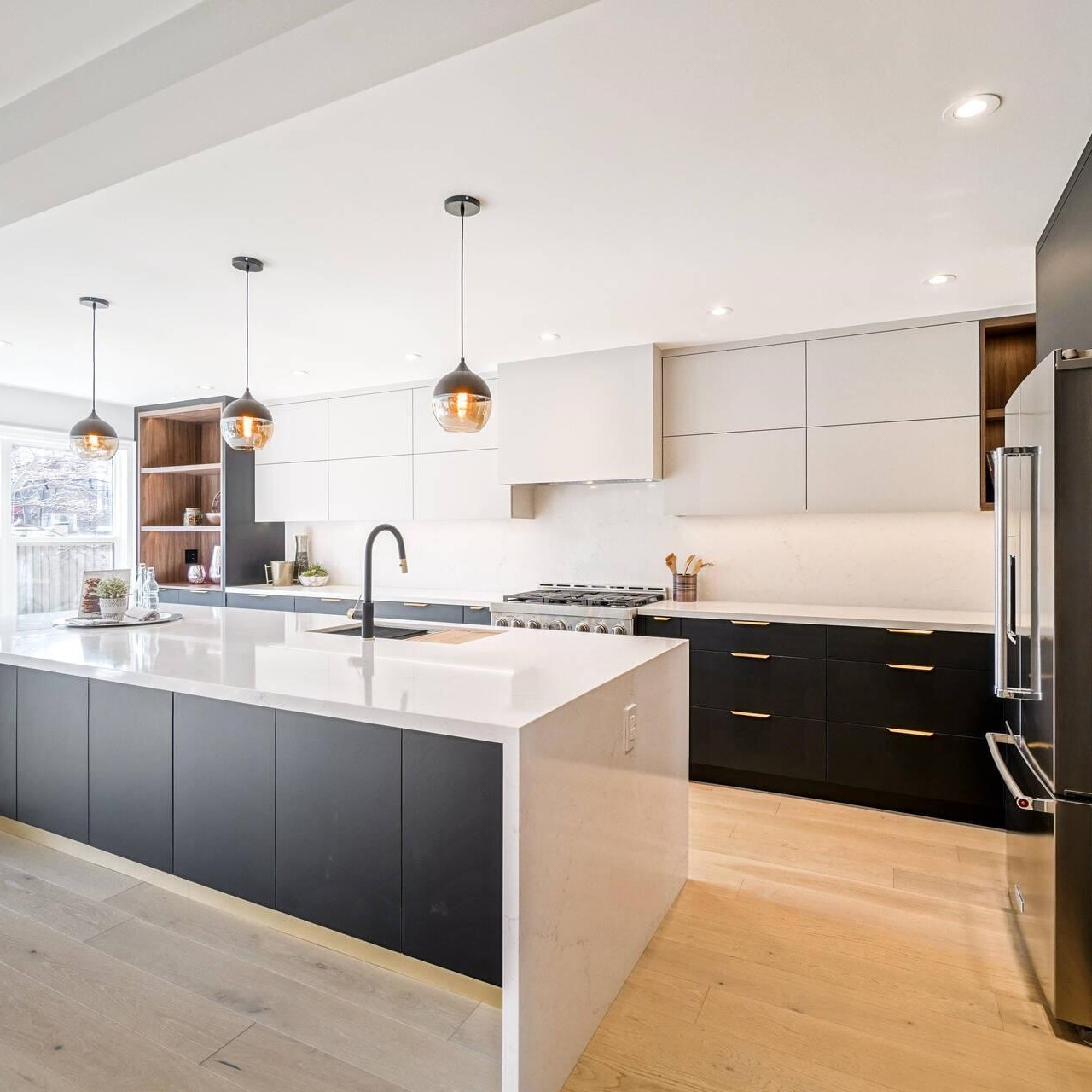 Villa/Apartment Modern Design Style Waterproof Wood Kitchen Cabinets Sets with Island