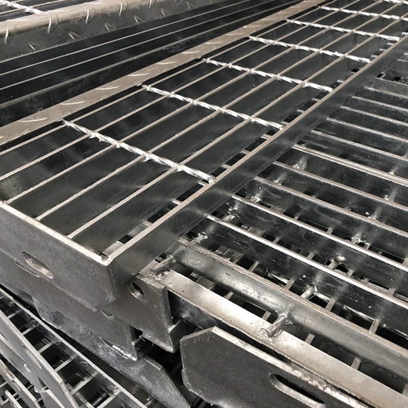 Outdoor Residential Building Steel Stair Treads Grating Metal Welded Galvanized Steps