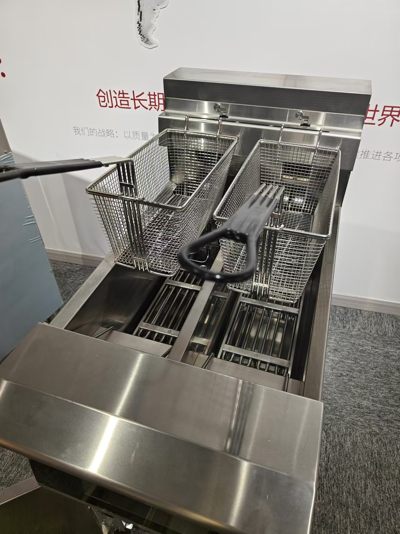 14.3kw 380V Touchscreen Smart Panel With Oil Filter System Electric Open Fryer