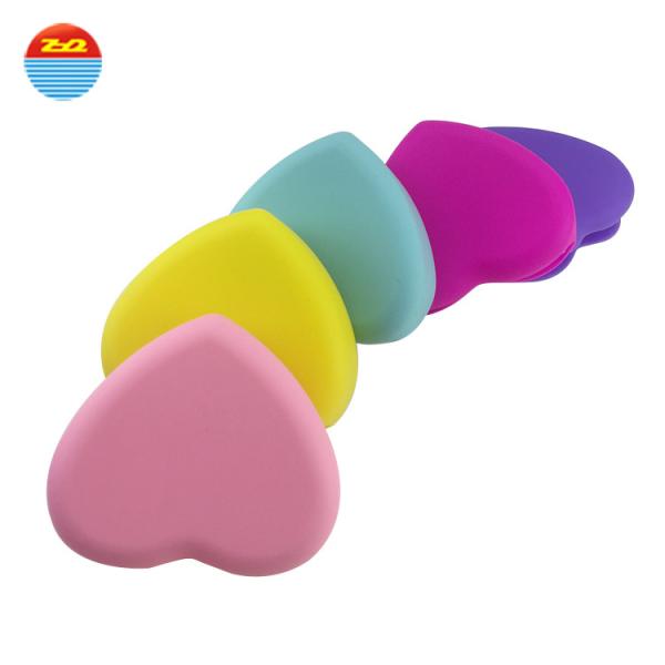 Heart - Shaped Food Grade Silicone Makeup Tool Compact In Size And Very Cute