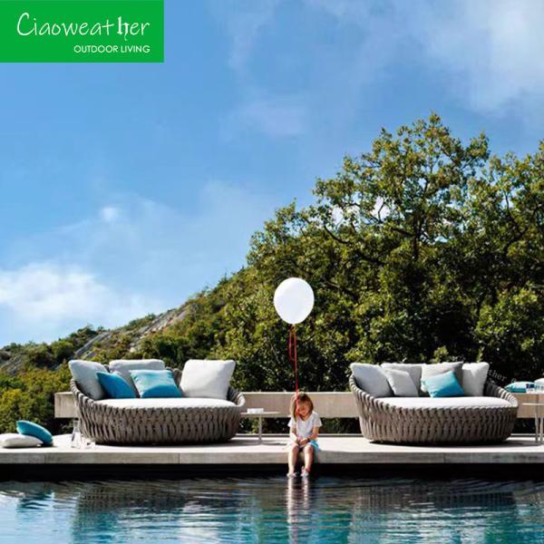 Outdoor Furniture Rattan Round Bed for Villa Sun Room Courtyard Sofa Bed Beach
