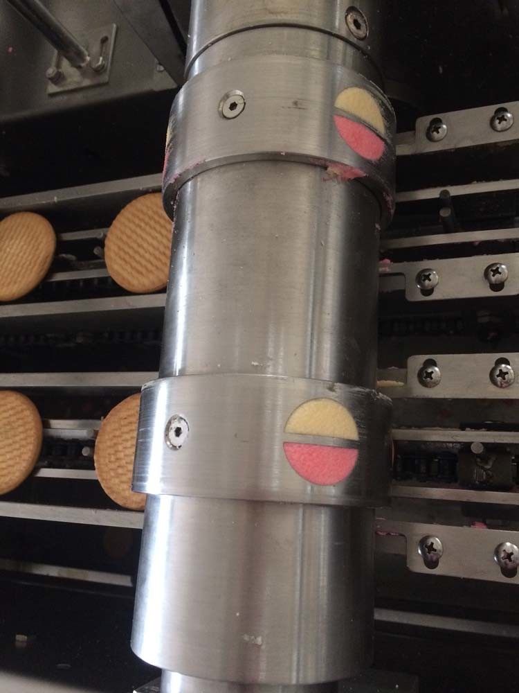 ISO Approved Flow Pack Packaging Machine Biscuit Sandwich Machine