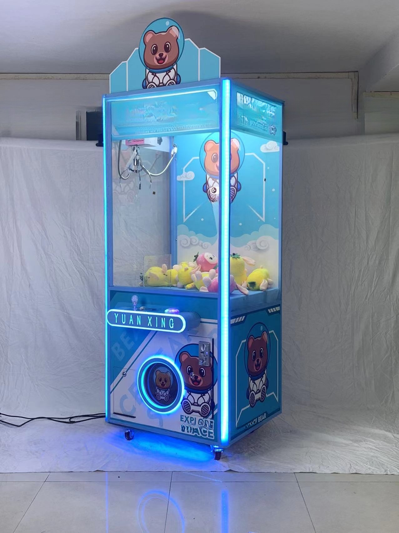 Dreamland Coin Operated Plush Toy Vending Machine Claw Crane Game Machine For shopping mall
