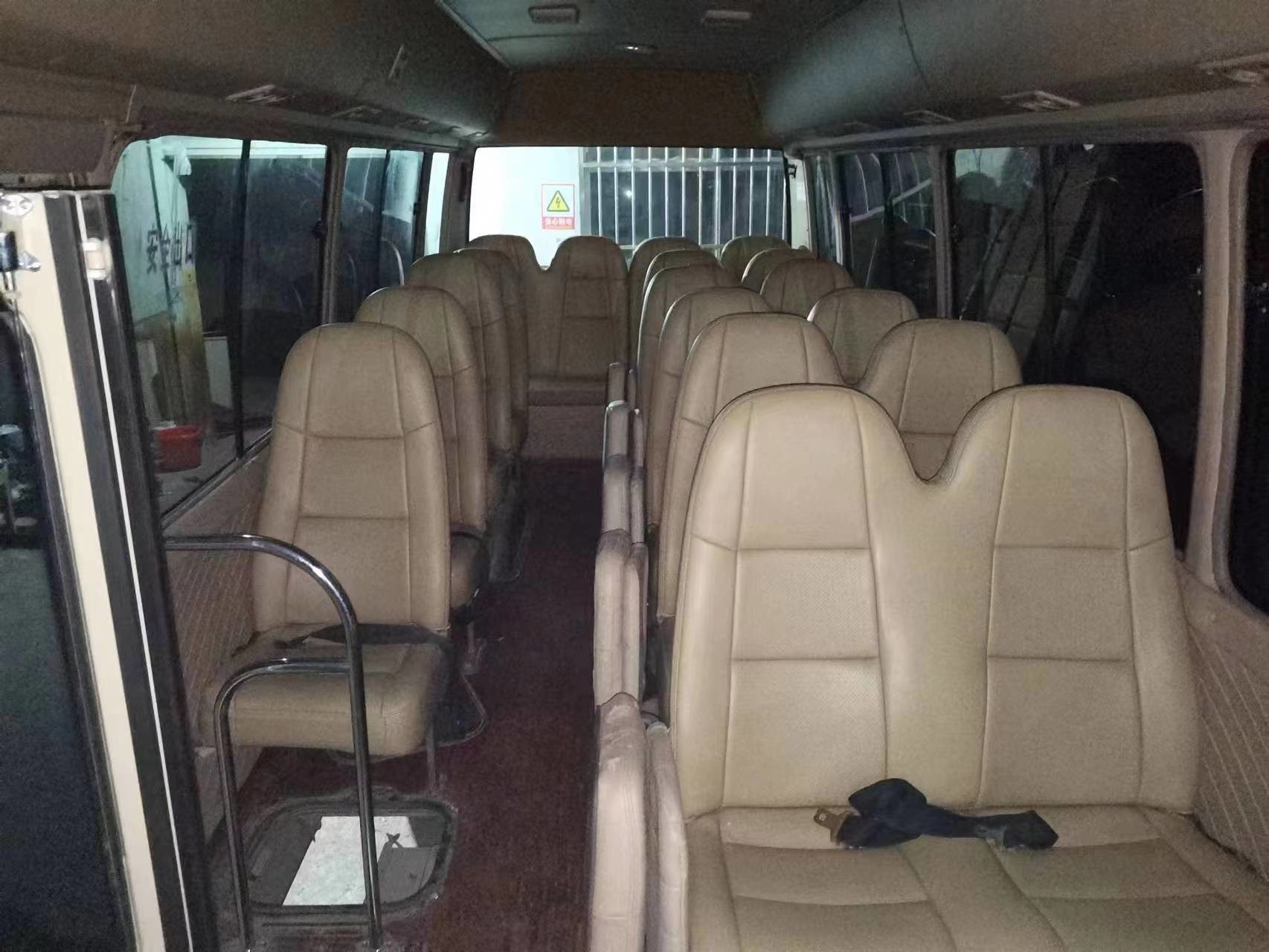 Middle Used Mini Bus Toyota Coaster 4x4 30 Seats for urban transportation