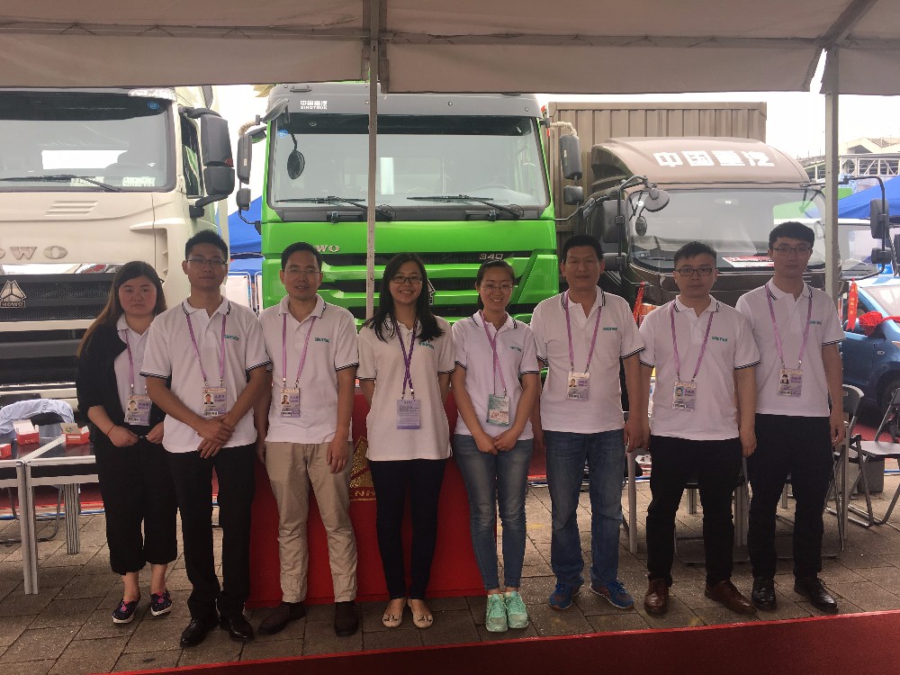Sinotruk HOWO 8x4 40ft cheap thermo king refrigerated trucks for sale in ghana
