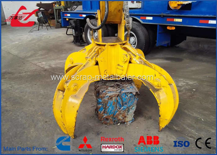 Portable Metal Scrap Baling Machine For Waste Car Bodies Automatic Feeding / Discharging