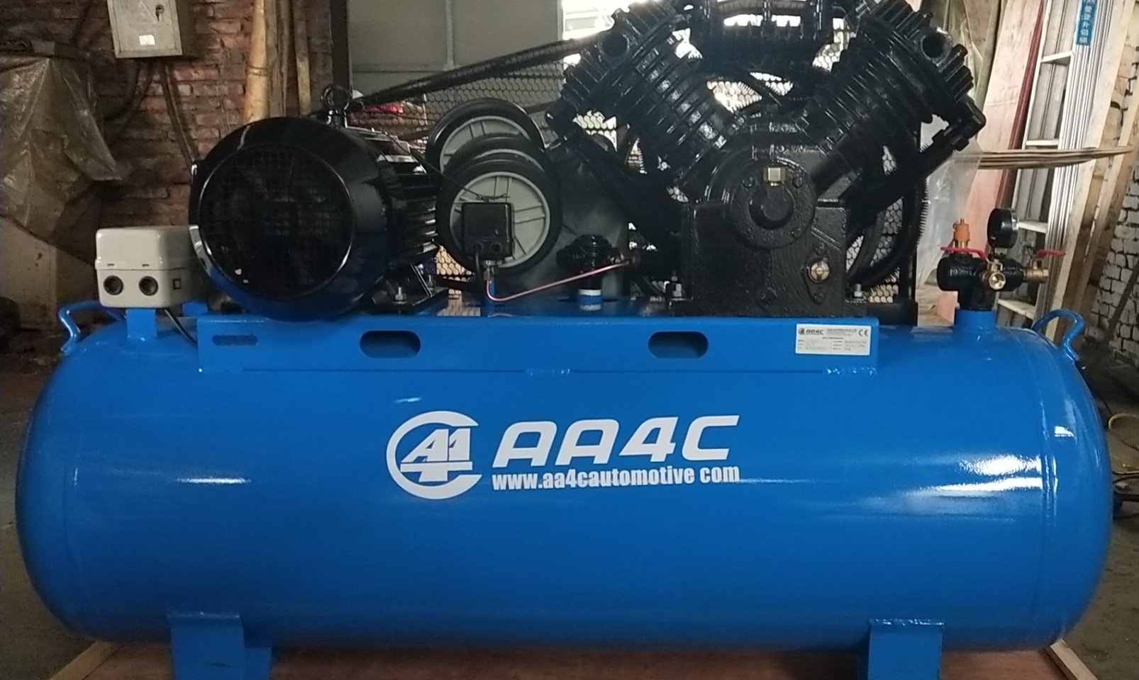 AA4C Air Compressor V-0.6/8