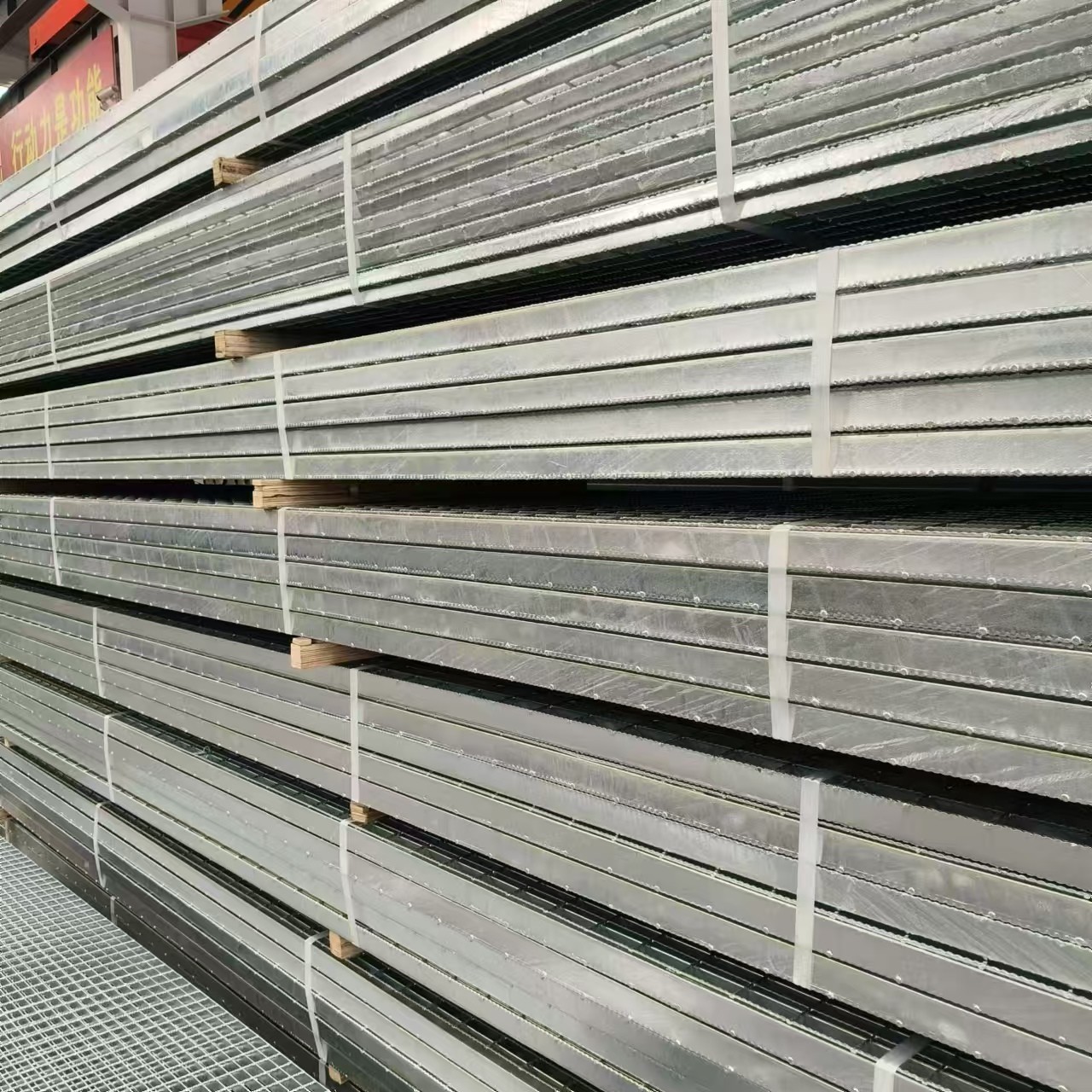 Slip-Proof Steel Gratings: Safe for Wet or Oily Surfaces