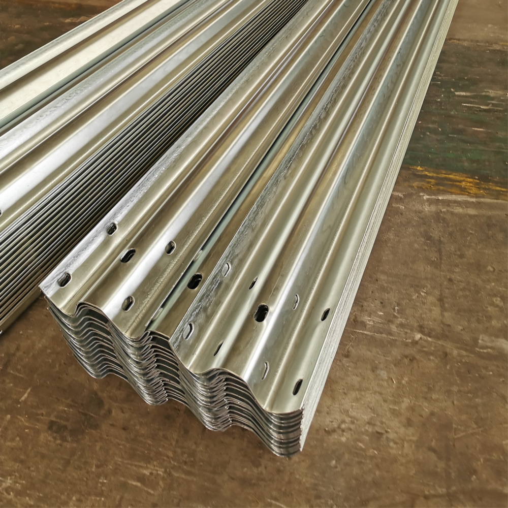 Galvanized Q235 Q345 W Corrugated Beam Metal Highway Guardrail