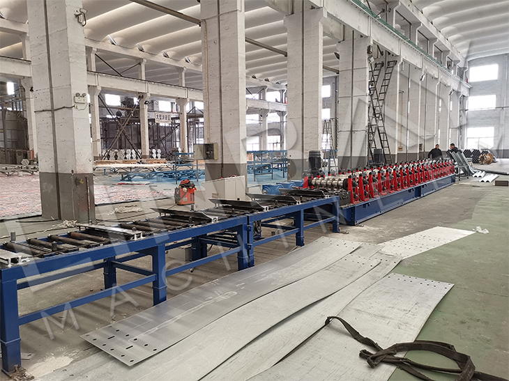 Hydraulic Punch Automatic Carbon Steel W-Beam And Thrie-Beam Guardrail Roll Forming Machine