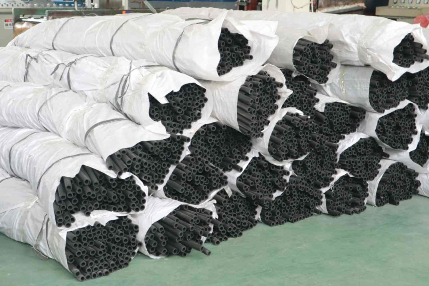 9mm Thick 60kg/M3 Insulation Rubber Foam Pipe NBR Rubber