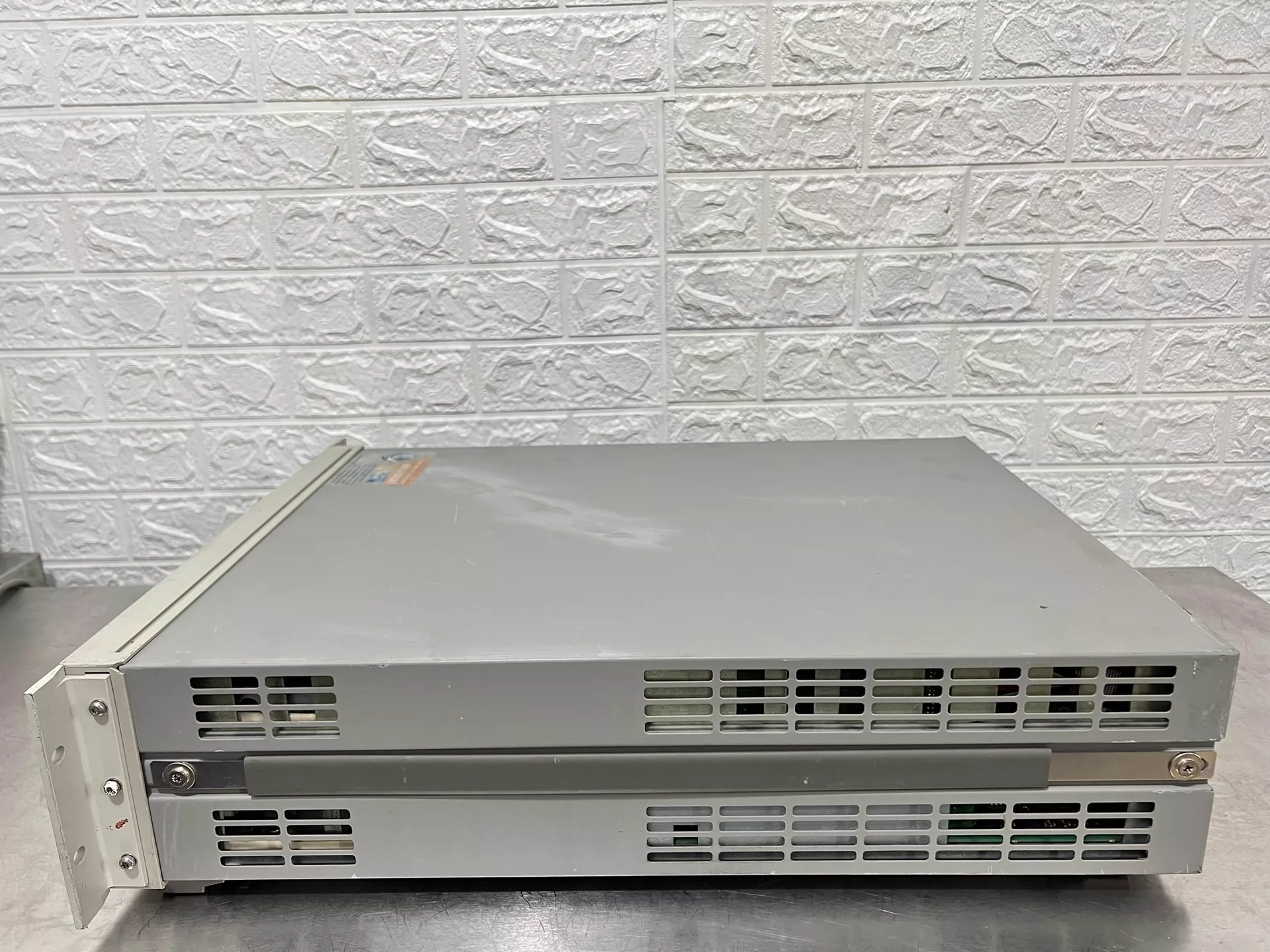 1750 VA / 300 V Programmable AC Power Source & Analyzer Agilent 6813B