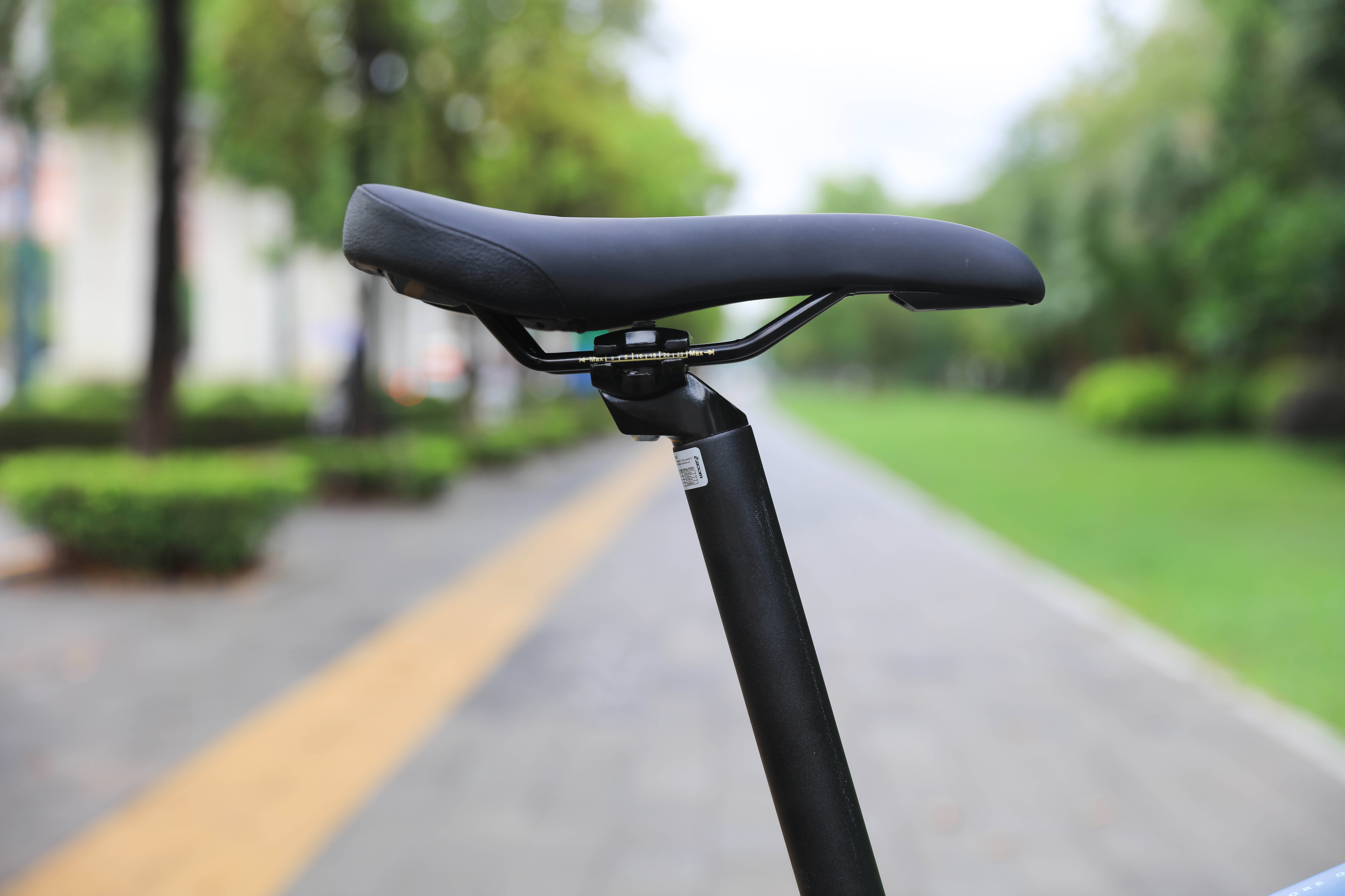 Durable 11speed Oil Brake Mountain Bike with High Cost Performance and Ordinary Pedal