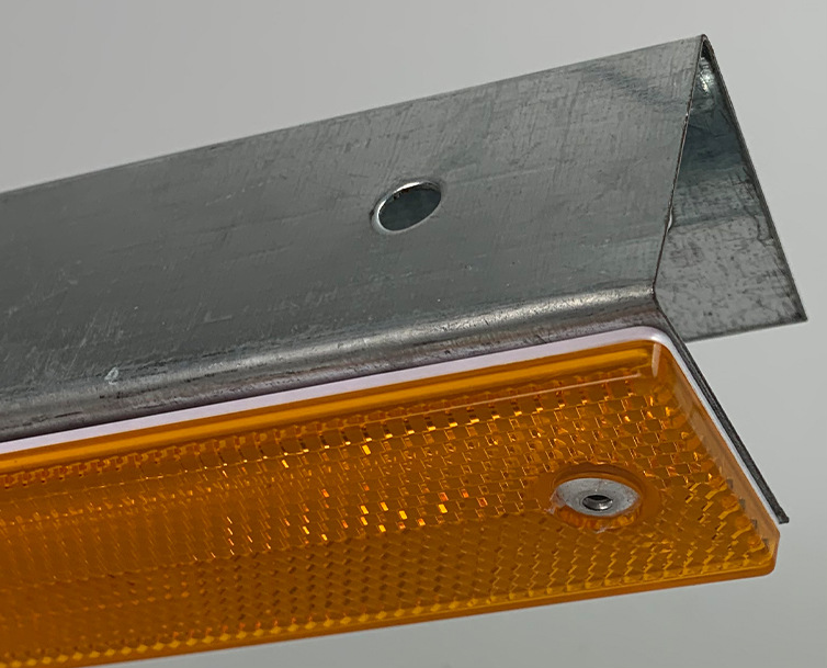 Highway Guardrail Plastic V Type Road Reflectors High Visible Road Stud Reflector