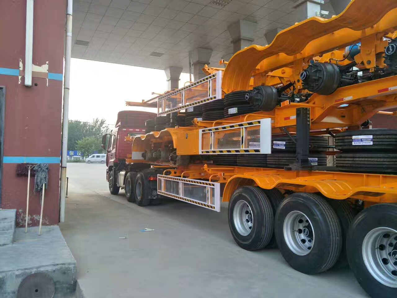 Container Semi Trailer with Dual Combo Design and Tire Size 10.00r20/11.00r20/825r20