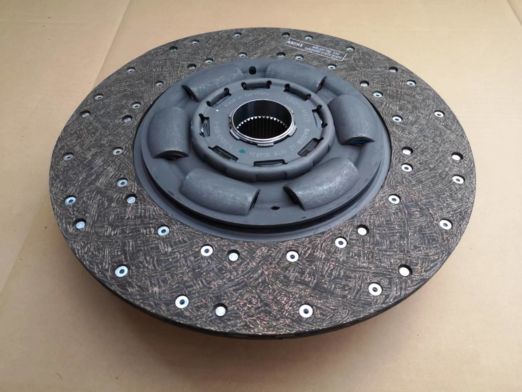 16 Speed Twin Clutch Disc 1312409760 Friction Face 400mm 42 Gear Teeth Isuzu Trailers Container Truck EXR EXZ