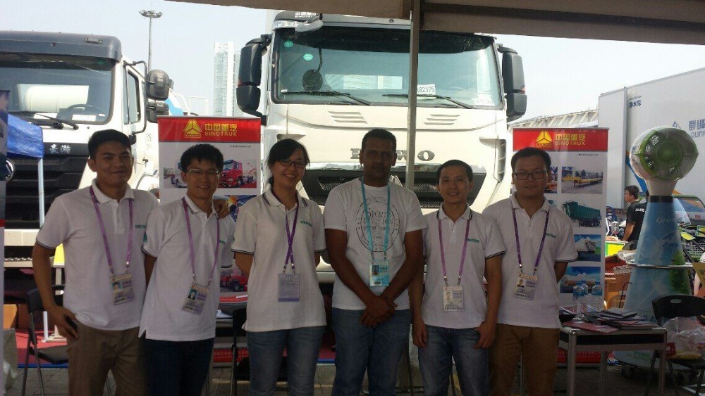 Good Performance 4*2 SINOTRUK 8000 Liters Fuel Tank Truck Oil Tanker Truck
