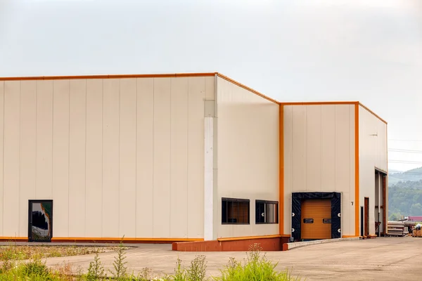 Portal Frame Steel Structure Warehouse , Prefabricated Metal Warehouse Buildings