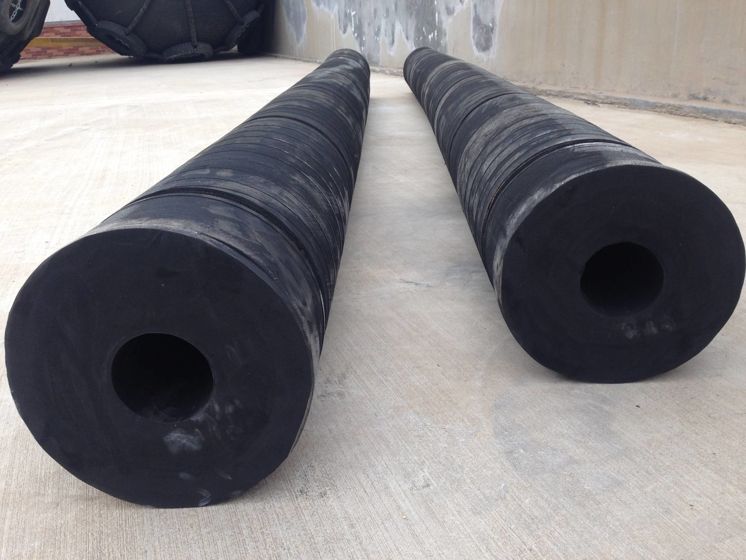 Bulk Cargo Berths Tug Boat Fenders Boat Mooring Fenders Customized Size