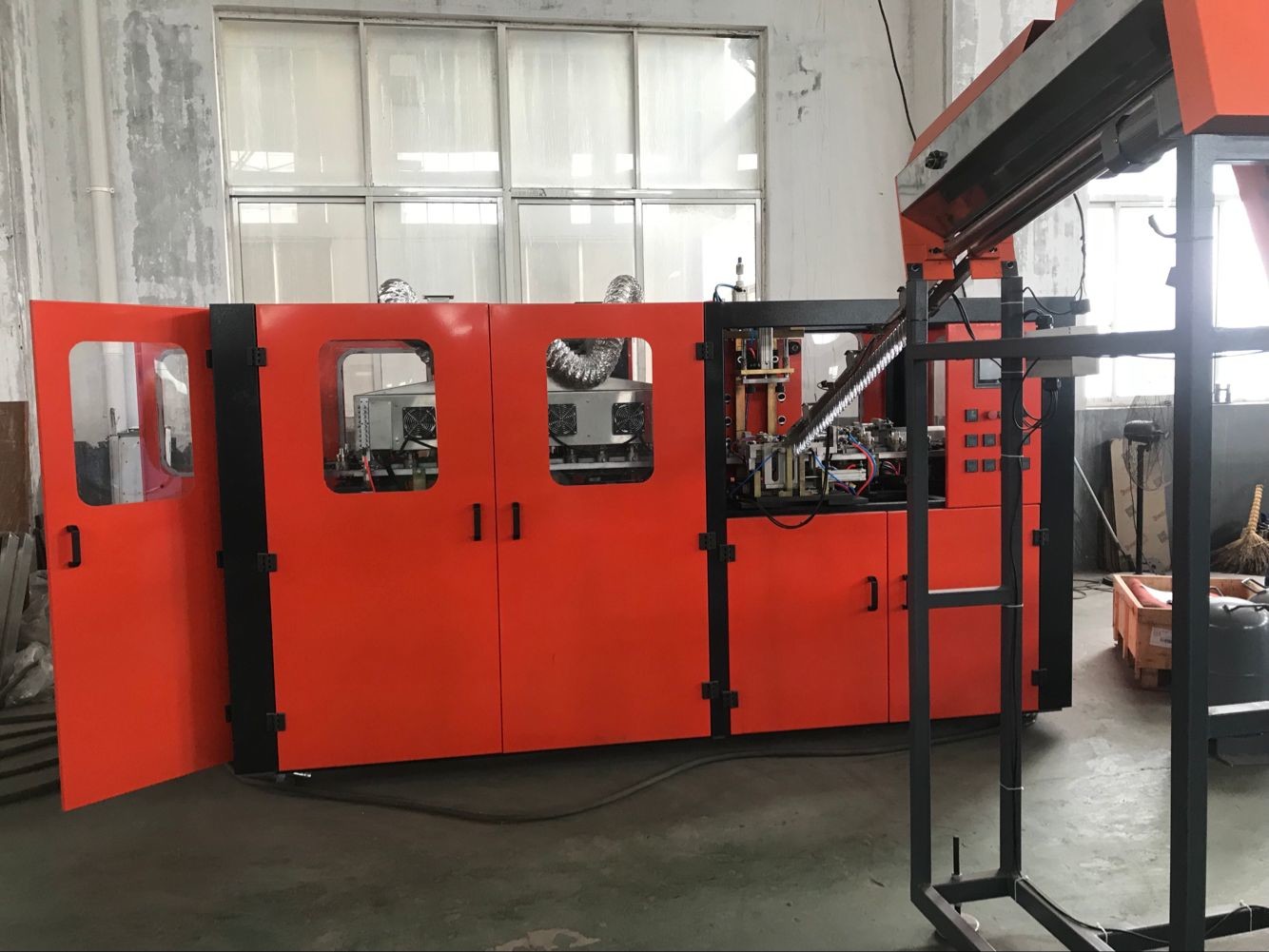 BL-600 PET Bottle Blow Molding Machine Producing Plastic Containers In All Shapes