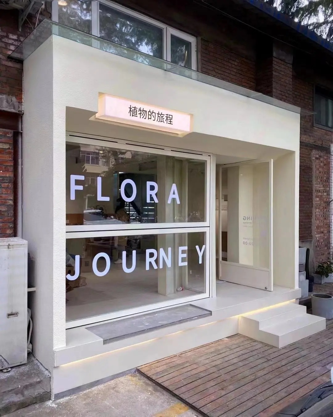  Durable Core Folding Window Construction Utilizing Composite Materials for Low Lifetime Maintenance Manufactures