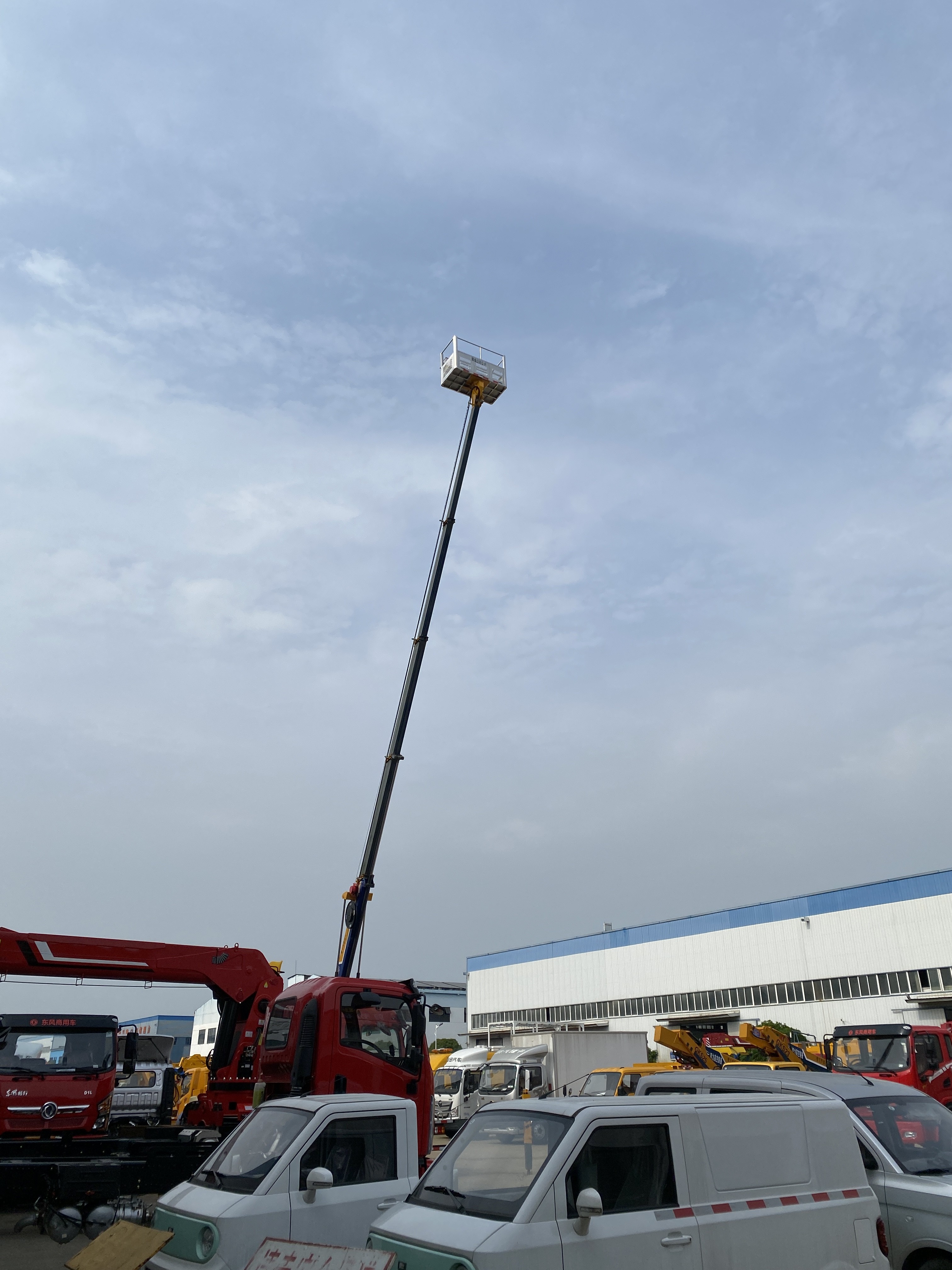 China 38m Aerial Lift Truck Made By Factory Telescopic Working Platform Aerial Vehicles