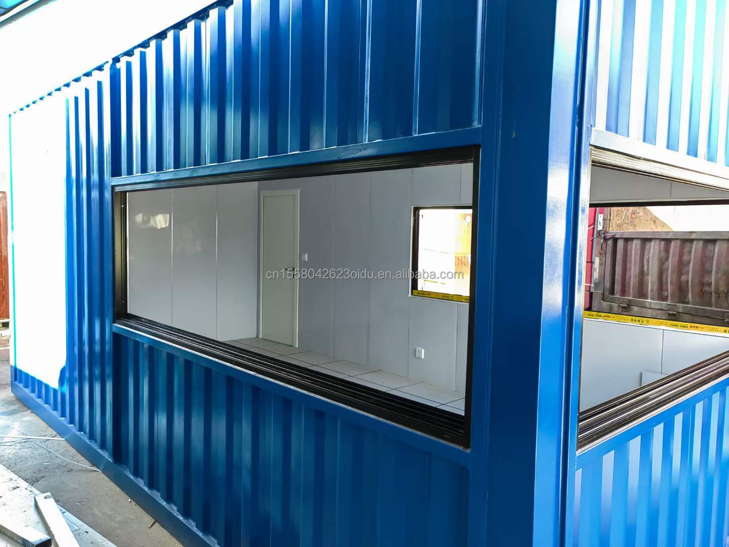 40 FT Expandable Steel Prefabricated House for Customizable Mobile Container Store Wall 50/75/100mm Wave Sandwich Panel