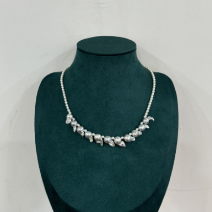 Heart shaped pendant necklace with a pendant size of 9 mm 10 mm and 41 cm chain