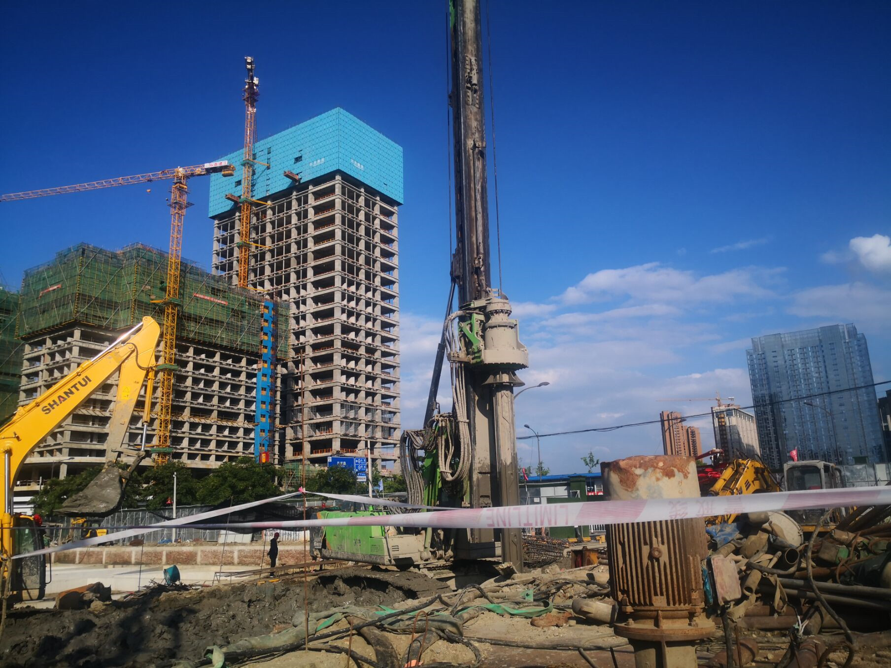 Width 2900mm 110KN Hydraulic Rotary Piling Rig KR125A Max. Drilling Diameter 1300 Mm Max. Drilling Depth 43 M