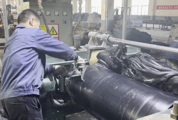 High-Performance Pneumatic Marine Airbag for Ship Launching and Docking