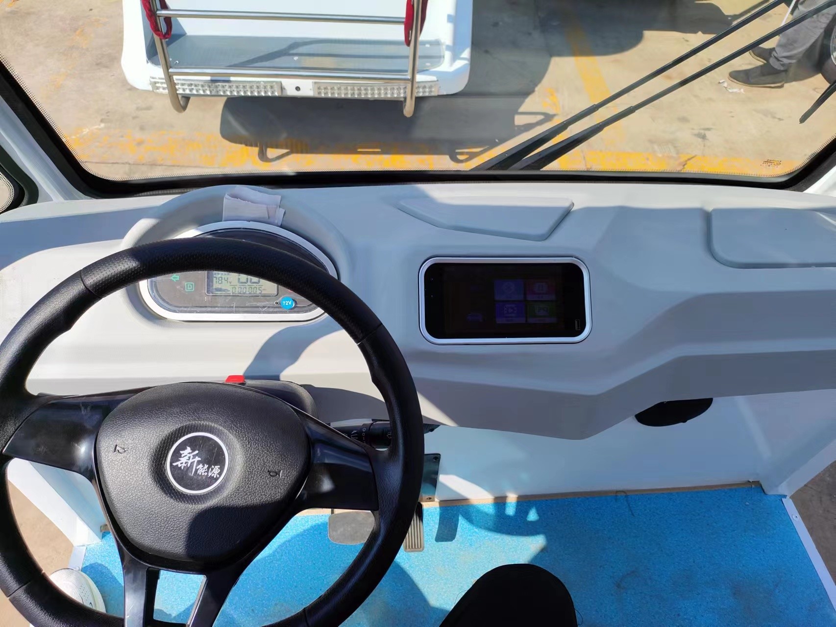 New Energy Lithium Battery Electric White Convertible Sightseeing Car Suitable For Scenic Spots, Hotels And Airport Transfers With Customizable Colors