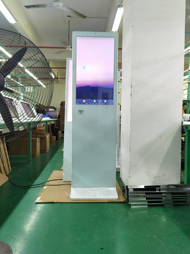 RAM 4GB 32 Inch Floor Standing Touch Screen Kiosk With Andorid RK3399