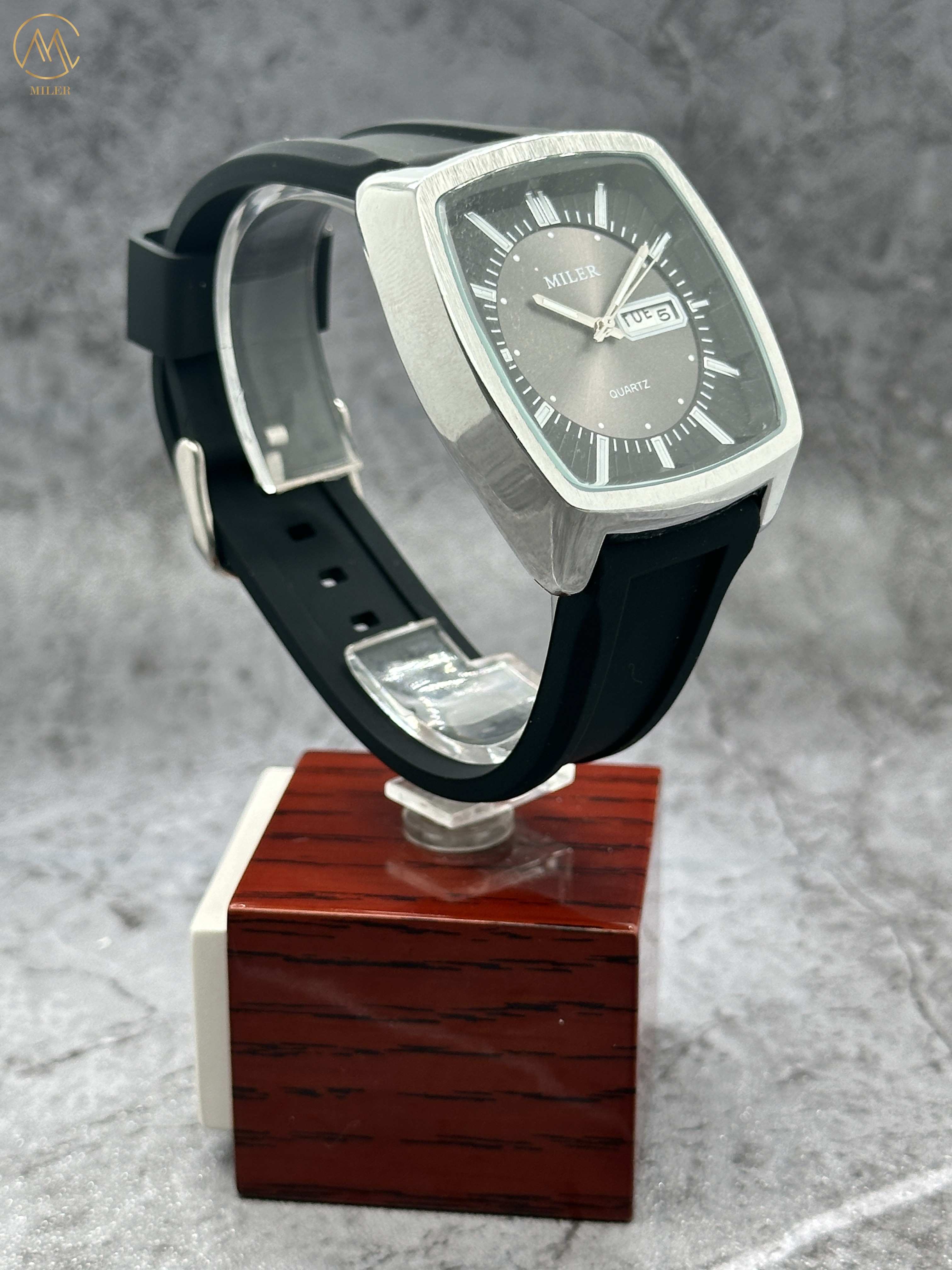 Silicone Band Classic Mens Wrist Watches for Classic and Modern Look