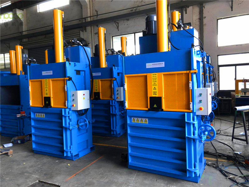 Hydraulic Vertical Cardboard / Paper / PET Bottle Baling Machine