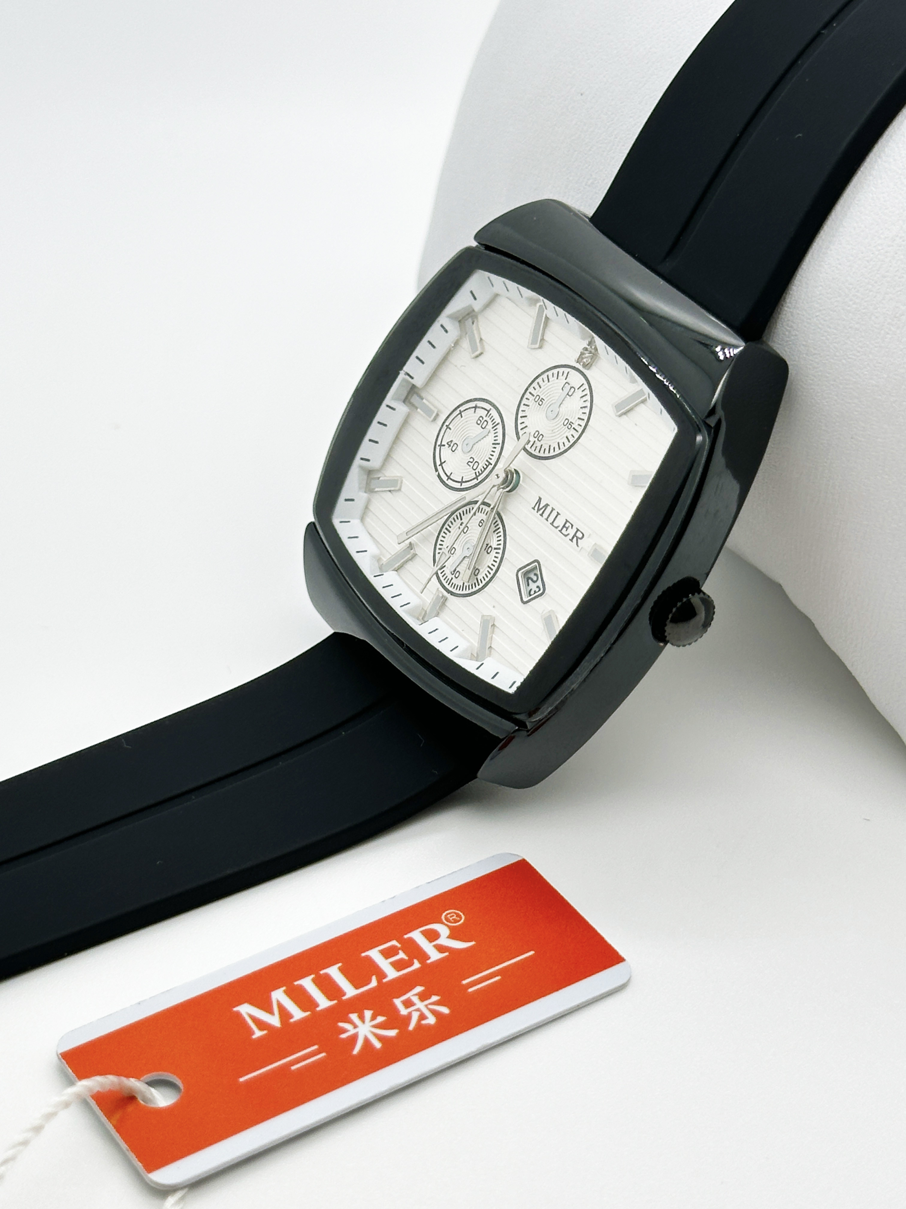 Custom White Dial Luxury Men's Watch Multiple Color Analog Display