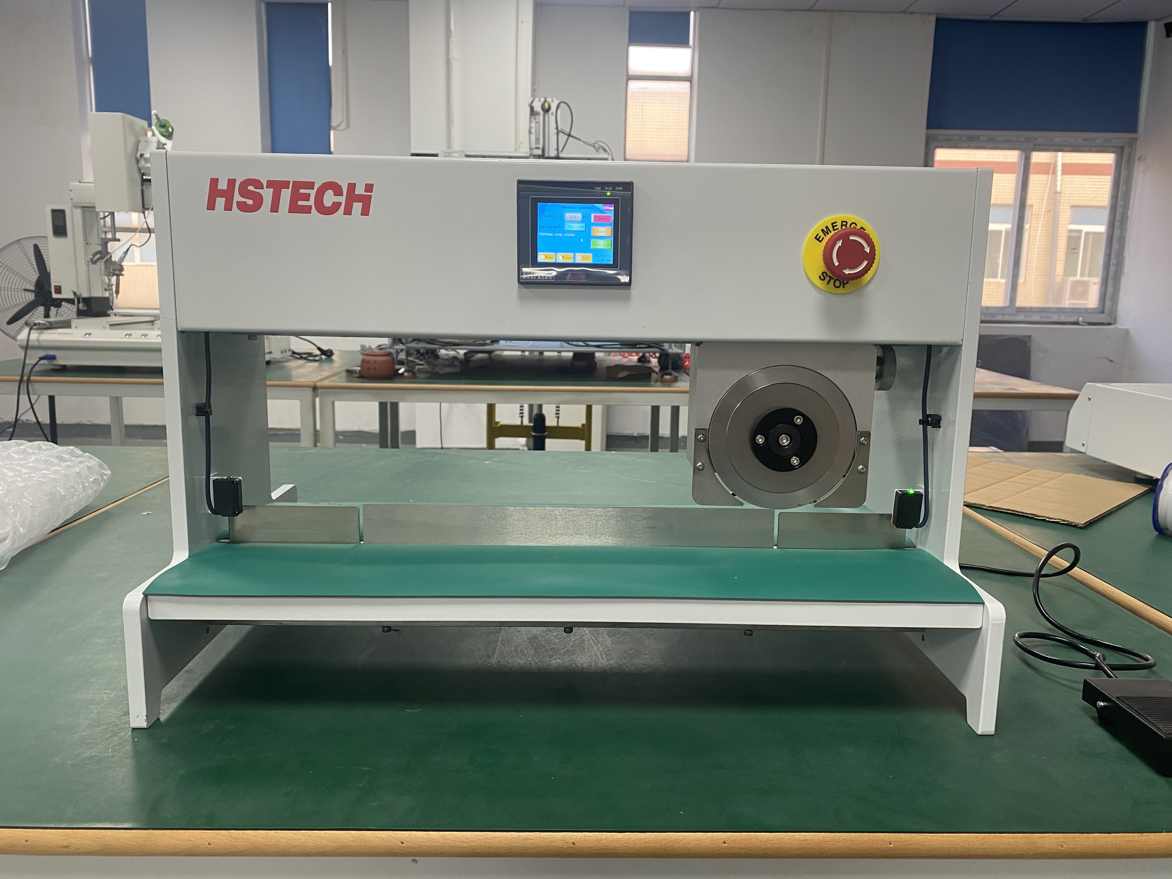 High-Precision Knife-type Board Separator Automated PCB Depaneling Equipment for V-Cut Blade Separation