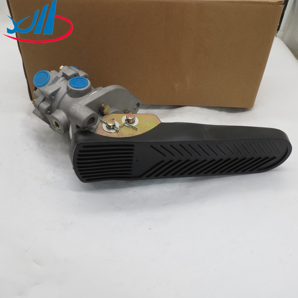 truck parts E-6 Foot brake Valve 241-02903 MC838211 for Japanese truck