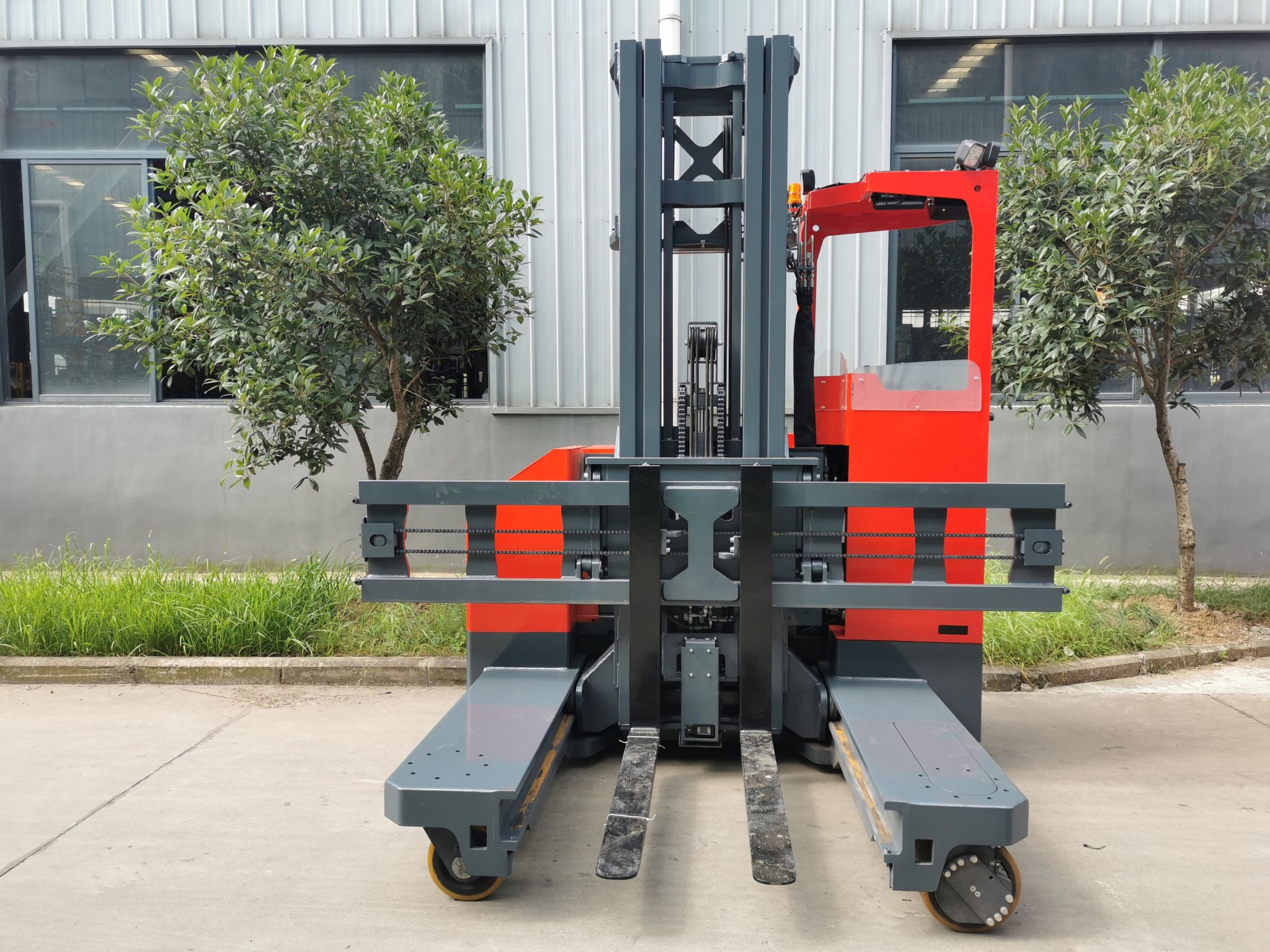 2900 Kg 4-Directional Electric Battery Operated Reach Truck 3 Ton Multidirectional Forklift 8m Height